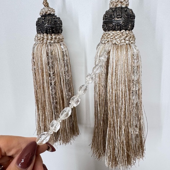 Bed Bath & Beyond Ivory Tan Clear Beaded Capped Tassel Curtain Tiebacks - Picture 9 of 13